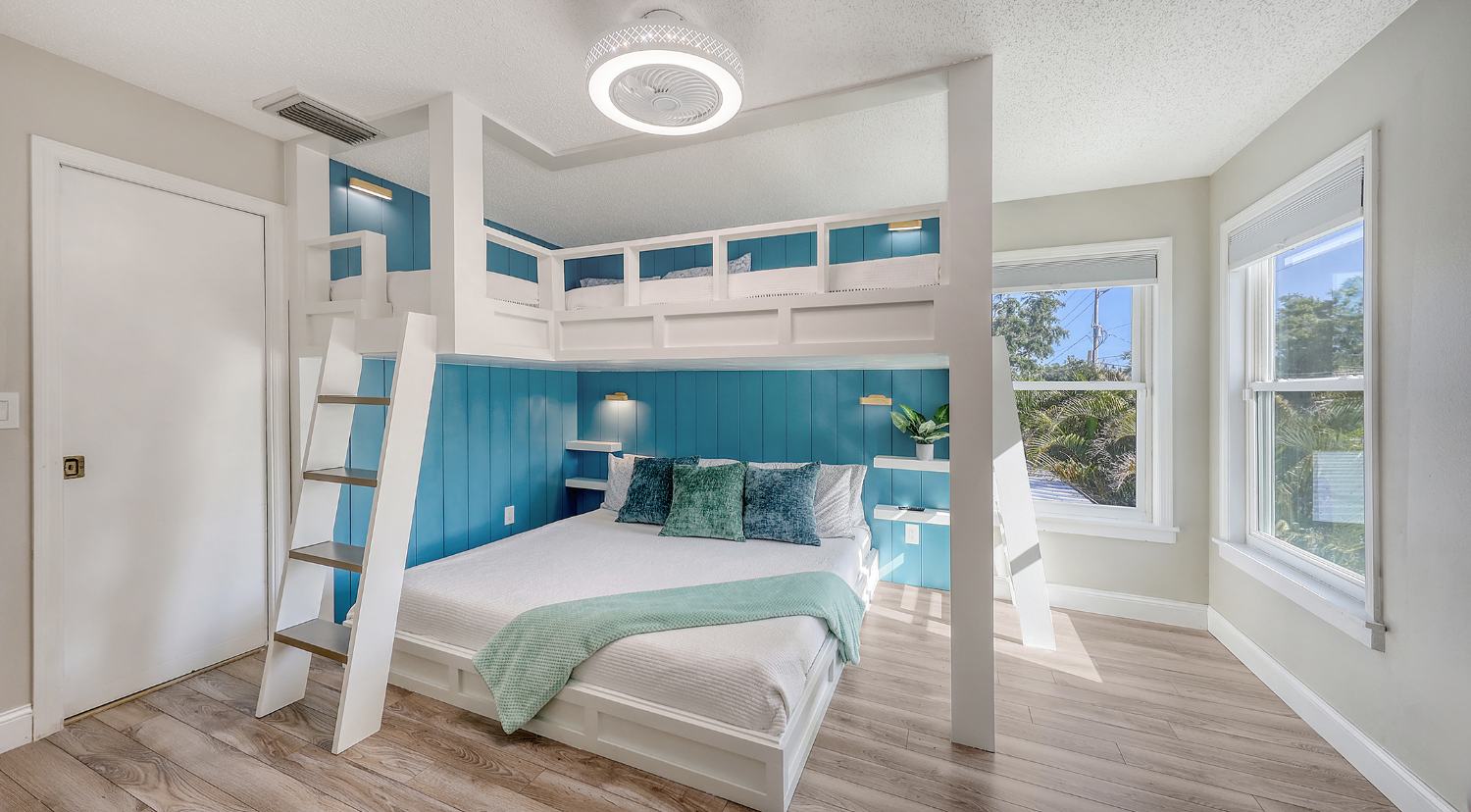 The triple bunk room